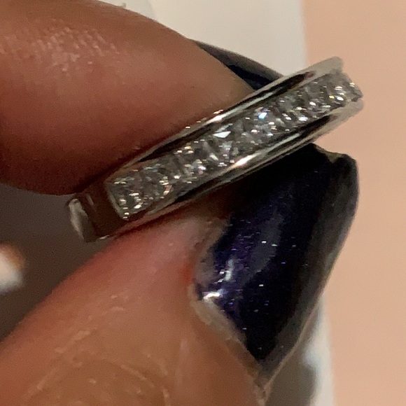 Diamonds band sz 5 - Picture 2 of 4